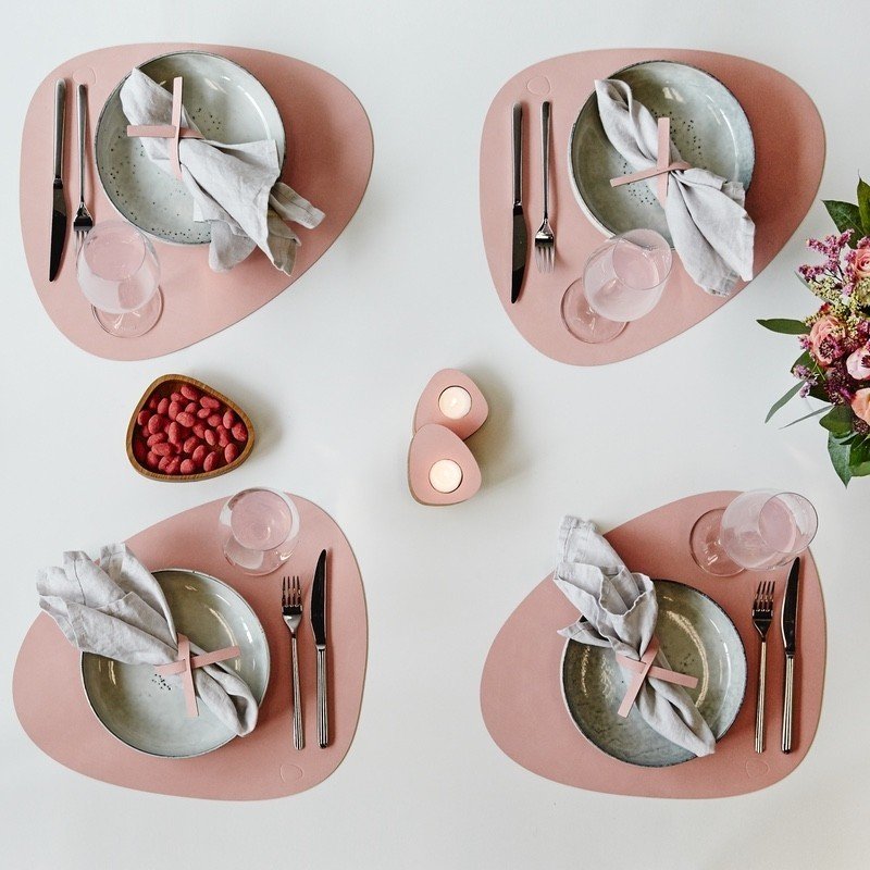 spring decorating ideas: table settings with blush color mats, dinnerware and bowls