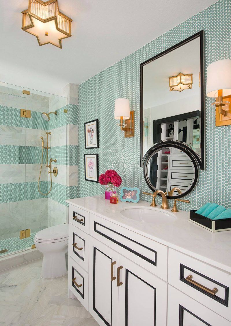 bathroom with penny round glass tiles on wall
